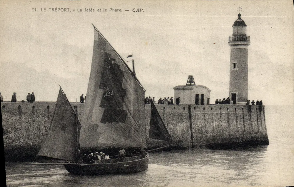Le Tréport — A Dique e o Farol — CAP. - Frente