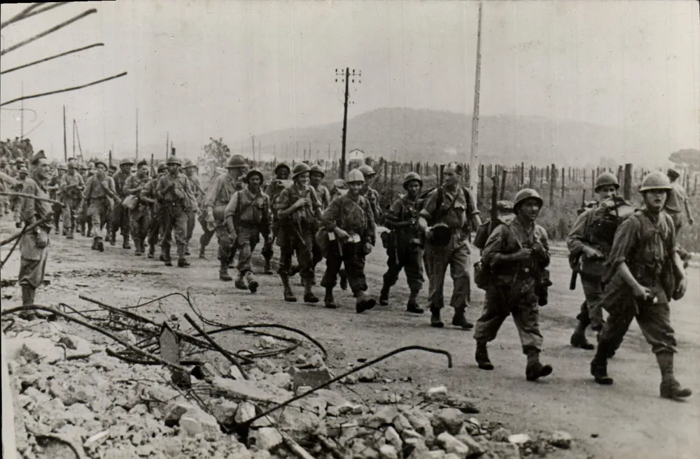 Soldats français en marche — scène de guerre — éditeur non visible - Vorderseite