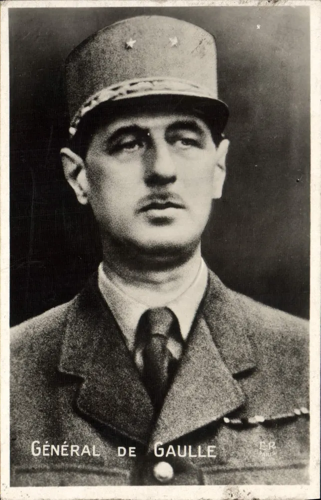 Geral de Gaulle — retrato militar — E.R. Paris - Frente