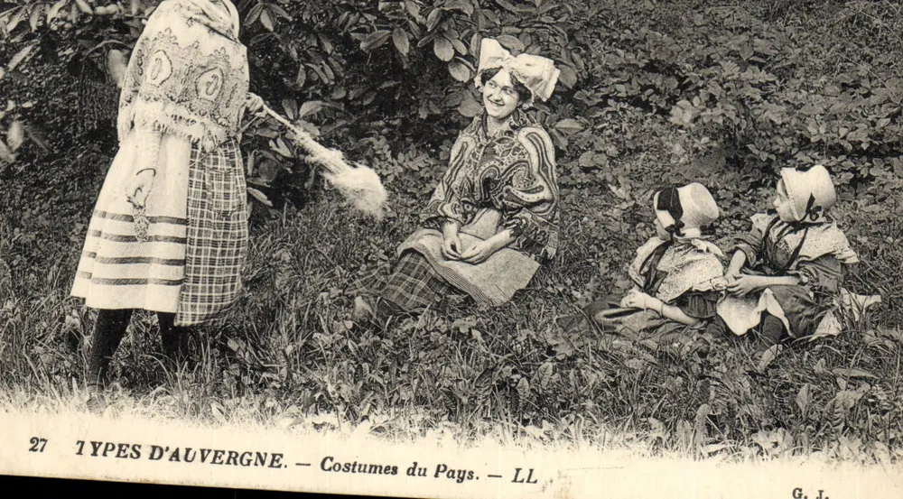 Typen der Auvergne — Trachten des Landes — LL — n°27 - Vorderseite
