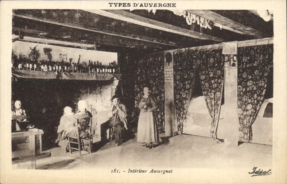 Interior Auvergnat — Tipos da Auvergne — Edições 'Idéal', Vichy - Frente