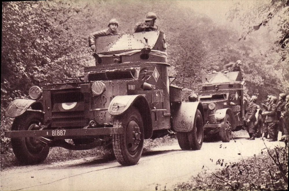 Maschinengewehr-panzerfahrzeuge — Georges Lang, Paris — Nr. M - Vorderseite