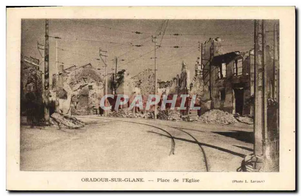 Oradour-sur-Glane — Place de l'Église — Foto L. Lavaux - Vorderseite