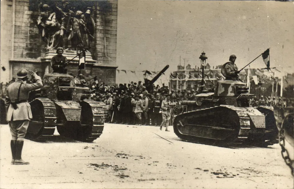 Panzerparade in Paris — n° 111 - Vorderseite