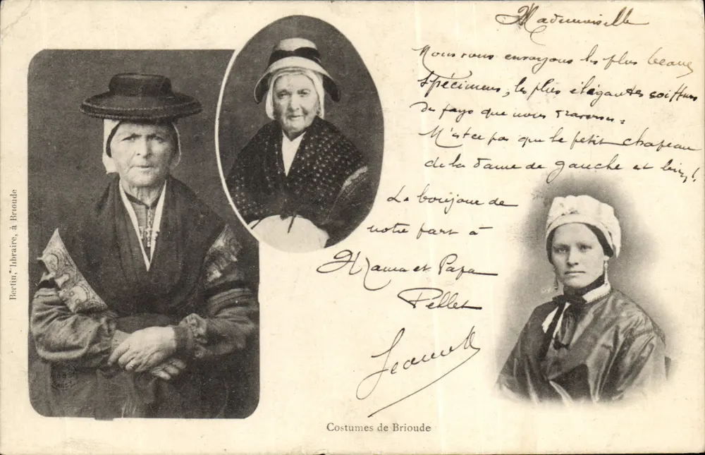 Costumes de Brioude — trois femmes en tenues traditionnelles — éditeur Bortin, libraire à Brioude - Frente