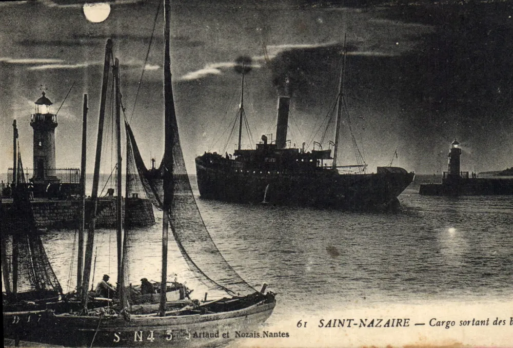 Saint-Nazaire — Frachter verlässt die Werft — Artlaud et Nozais, Nantes - Vorderseite