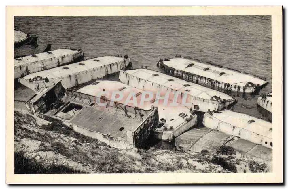 Arromanches (Calvados) — Betonboote für den Landung — Ansichtskarte - Vorderseite