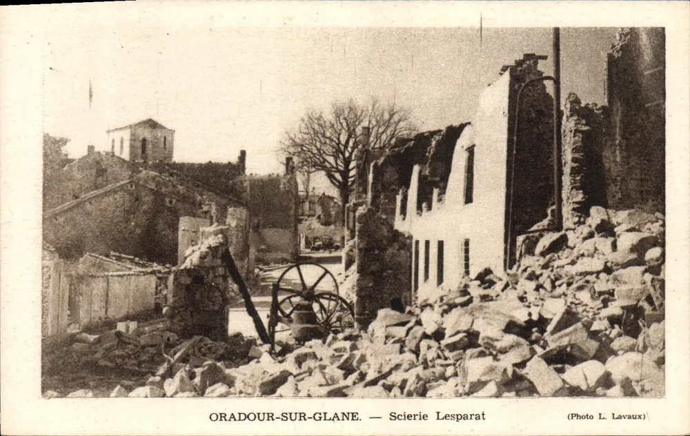 Oradour-sur-Glane — Sägewerk Lesparat — Foto von L. Lavaux - Vorderseite