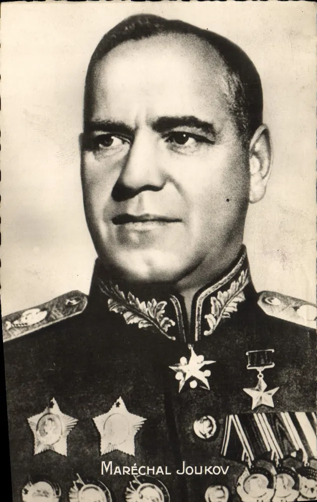 Maréchal Joukov — Comandante Adjunto do Primeiro Frente da Rússia Branca — Éditions O.P. Photo-Prasse-Libération - Frente