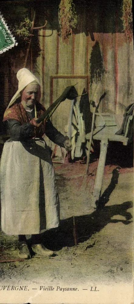 Auvergne — Alte Bauernfrau — LL. - Vorderseite