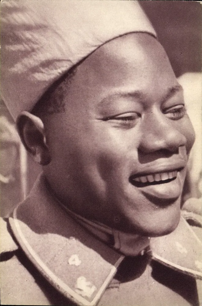 Tirailleurs sénégalais — soldat en uniforme — Georges Lang, Paris - Recto
