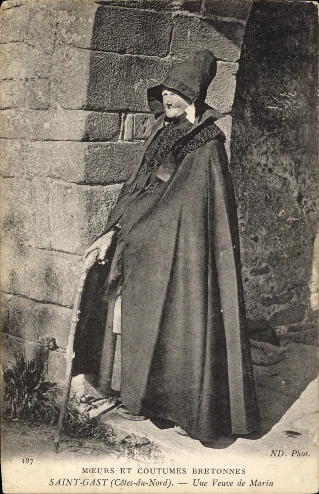 Saint-Gast (Côtes-du-Nord) — Wdowa po marynarzu — ND. Fot. - Awers