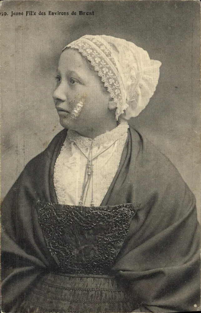 Menina jovem dos arredores de Brest — retrato — editor não identificado - Frente