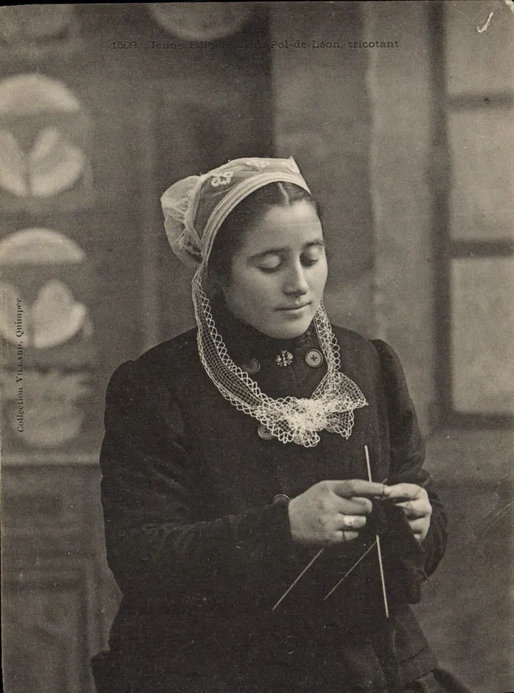 Junge Mädchen aus Pol-de-Léon, strickend — Sammlung VITLAUB, Quimper, n°1509 - Vorderseite