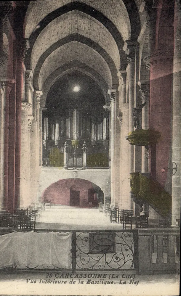Carcassonne (Die Stadt) — Innenansicht der Basilika. Die Kirchenschiff — Unbekannter Verlag, Nr. 28 - Vorderseite