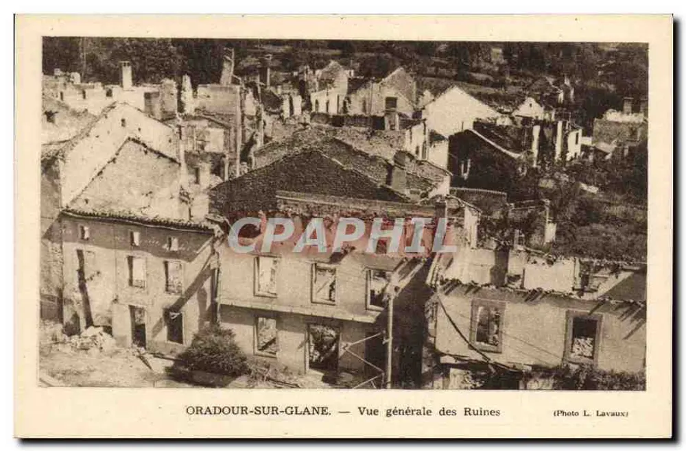 Oradour-sur-Glane — Allgemeiner Blick auf die Ruinen — Foto L. Lavaux - Vorderseite