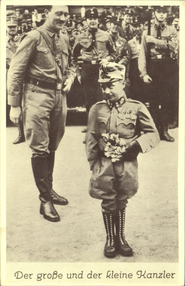Adolf Hitler und ein junger Junge in Uniform — Der große und der kleine Kanzler — Repro - Vorderseite