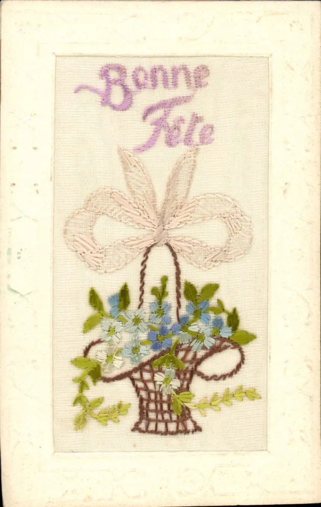 Buquê de flores em um cesto — Feliz Aniversário bordado — Carte postale francesa - Frente
