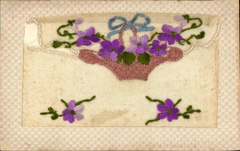 Arranjo de violetas bordadas — editor não visível - Frente