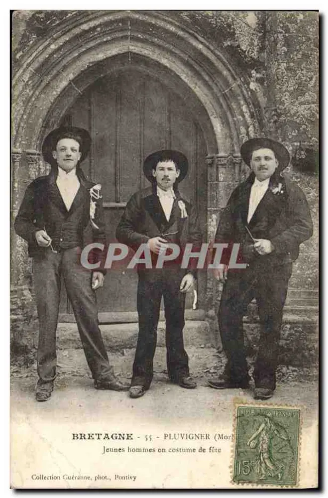 Bretagne - Pluvigner (Morbihan) - Junge Männer in Festkleidung — Sammlung Guéranne, fot. Pontivy - Vorderseite