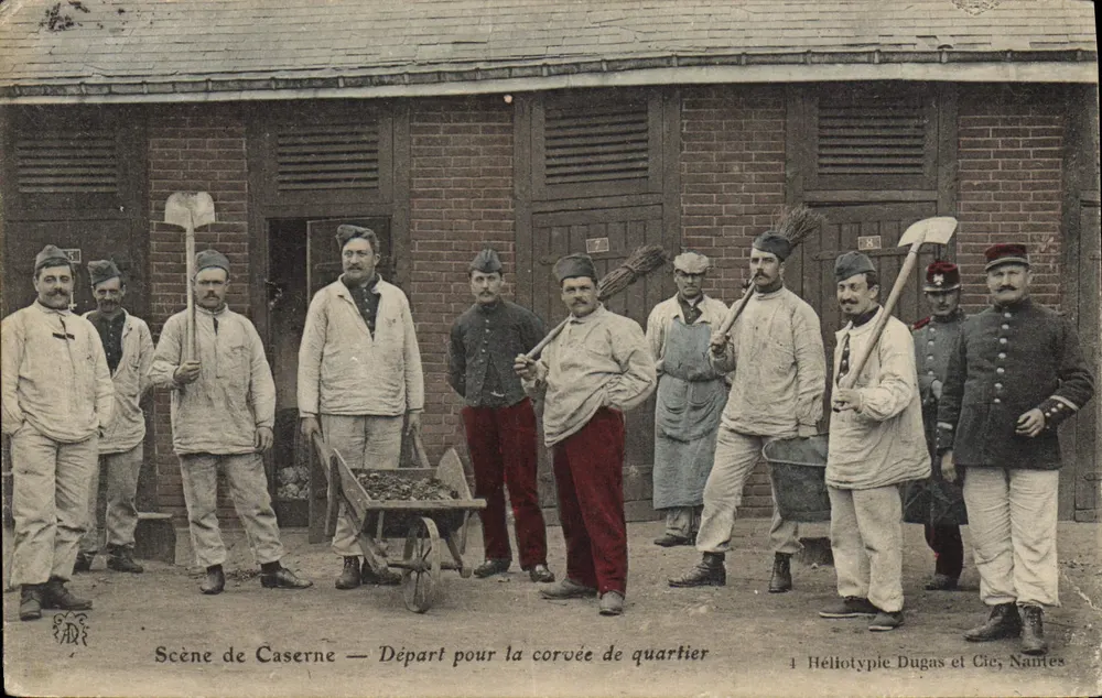 Szene der Kasernen — Abmarsch zur Quartierarbeit — Héliotypie Dugas et Cie, Nantes - Vorderseite