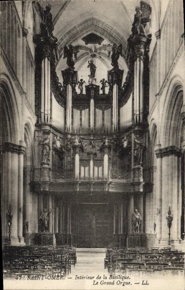 Saint-Omer — Innenansicht der Basilika. Das Große Orgel — LL - Vorderseite