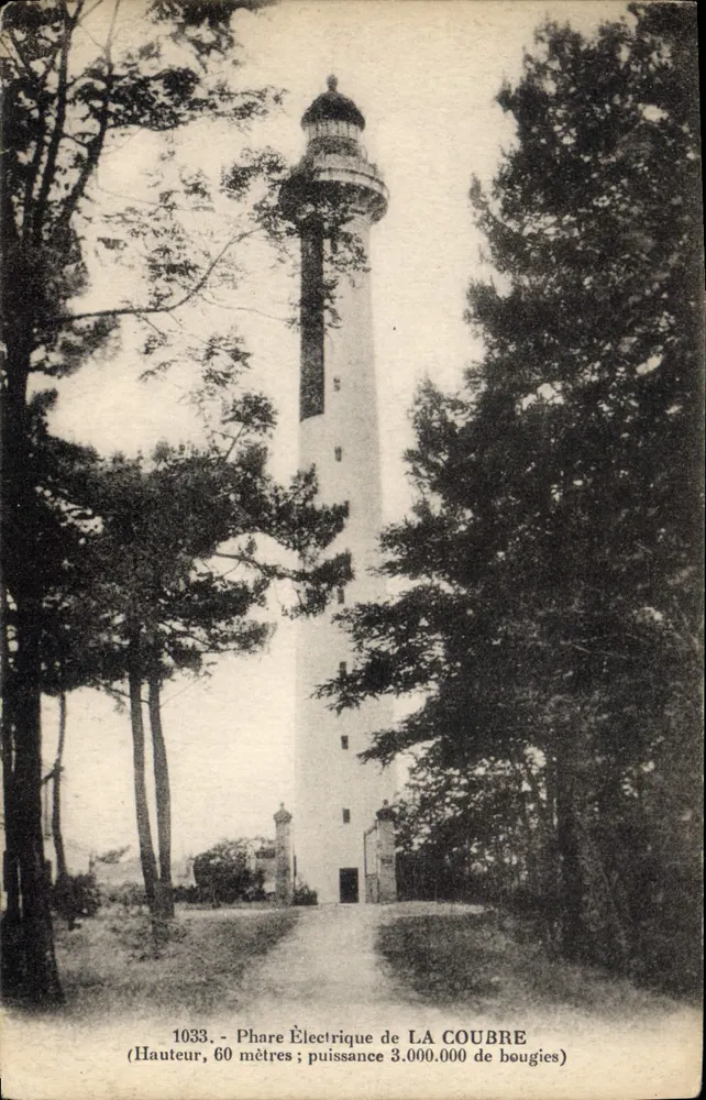 Farol Elétrico de LA COUBRE — Altura 60 metros ; potência 3.000.000 de velas — n° 1033 - Frente