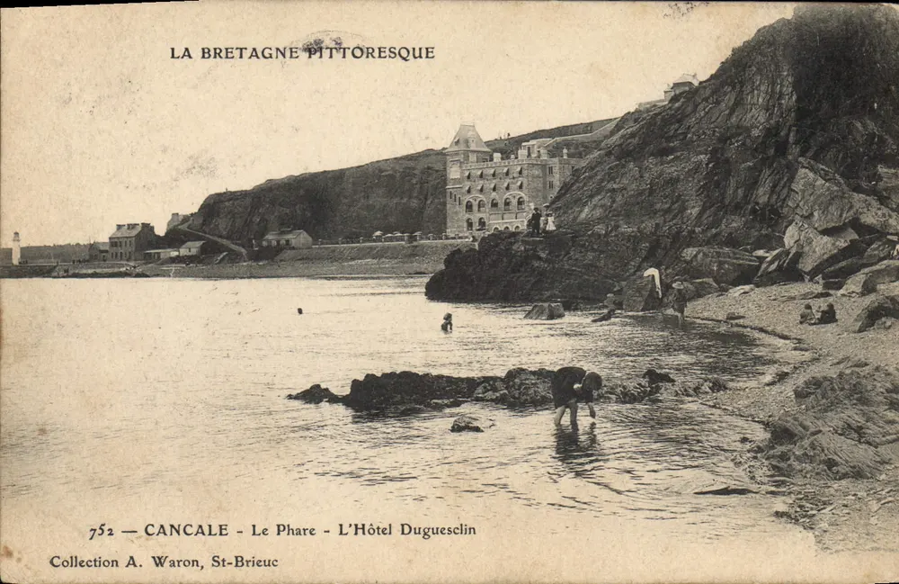 Cancale - O Farol - O Hotel Duguesclin — Coleção A. Waron, St-Brieuc - Frente