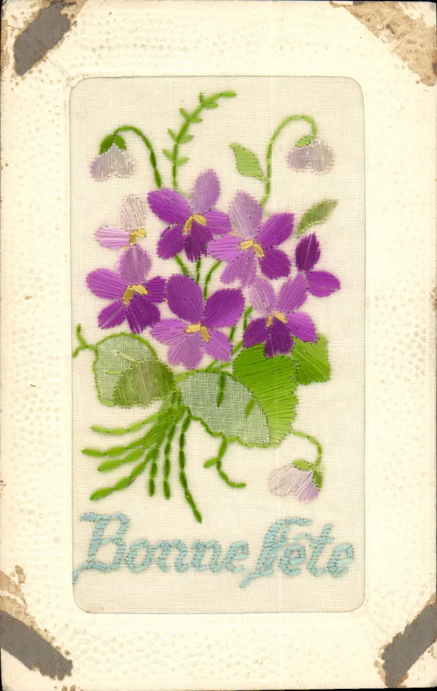 Arranjo de violetas — Feliz aniversário — Carta postal - Frente