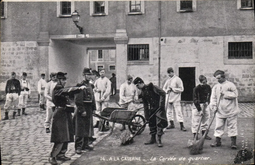 A tarefa do batalhão — Na caserna — editor Starack Frères, Paris - Frente