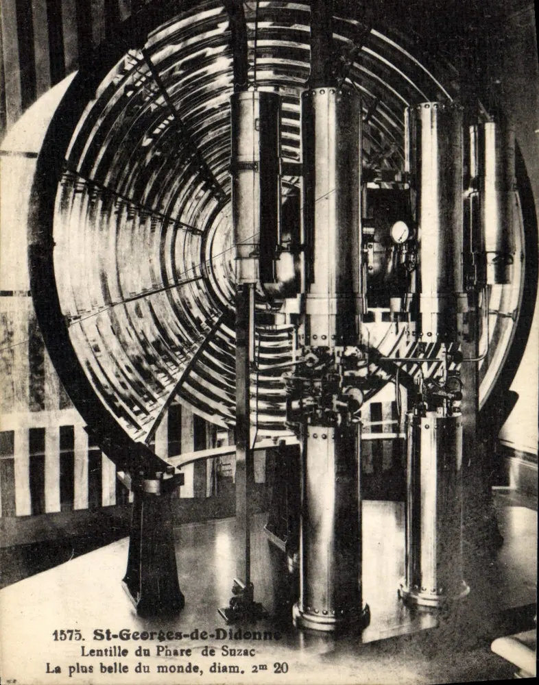 Linse des Leuchtturms Suzac — Die Schönste der Welt, Durchm. 2m 20 — St-Georges-de-Didonne - Vorderseite