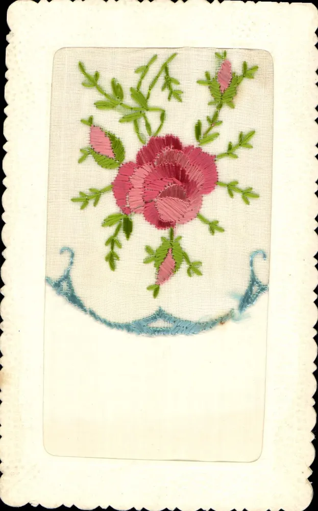 Flor bordada — rosa e botões — carta postal - Frente