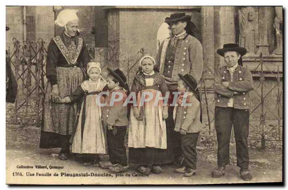 Eine Familie aus Plouëgastel-Dacoula, nahe dem Calvary — Sammlung Villard, Quimper — Nr. 1764 - Vorderseite