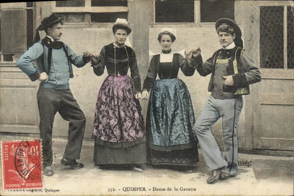 Quimper — Dança da Gavotte — Editor Anglaret, n° 352 - Frente