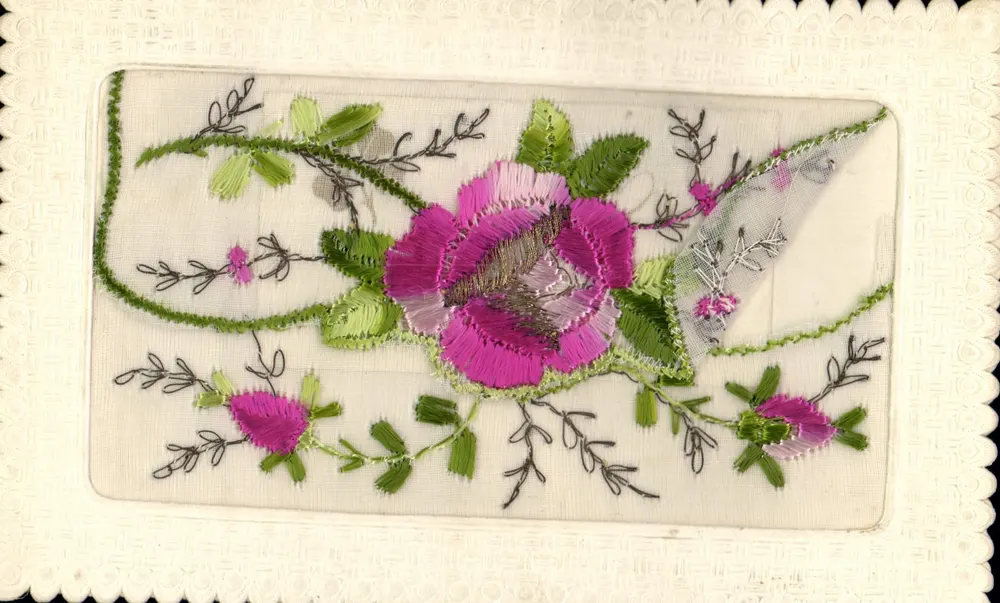 Flor bordada — motivo floral em tecido transparente — J. S. Paris — Hérosé - Frente