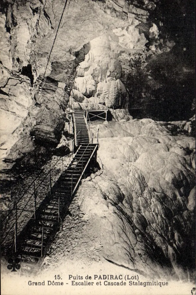 Quelle von PADIRAC (Lot) — Großer Dom, Treppen und Stalaktiten-Wasserfall — n°15 - Vorderseite