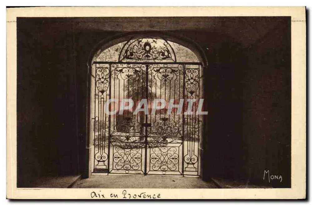아지스-드-프로방스 — 오래된 아치에피스코프 궁전의 철제 문장 — MONA - 앞면