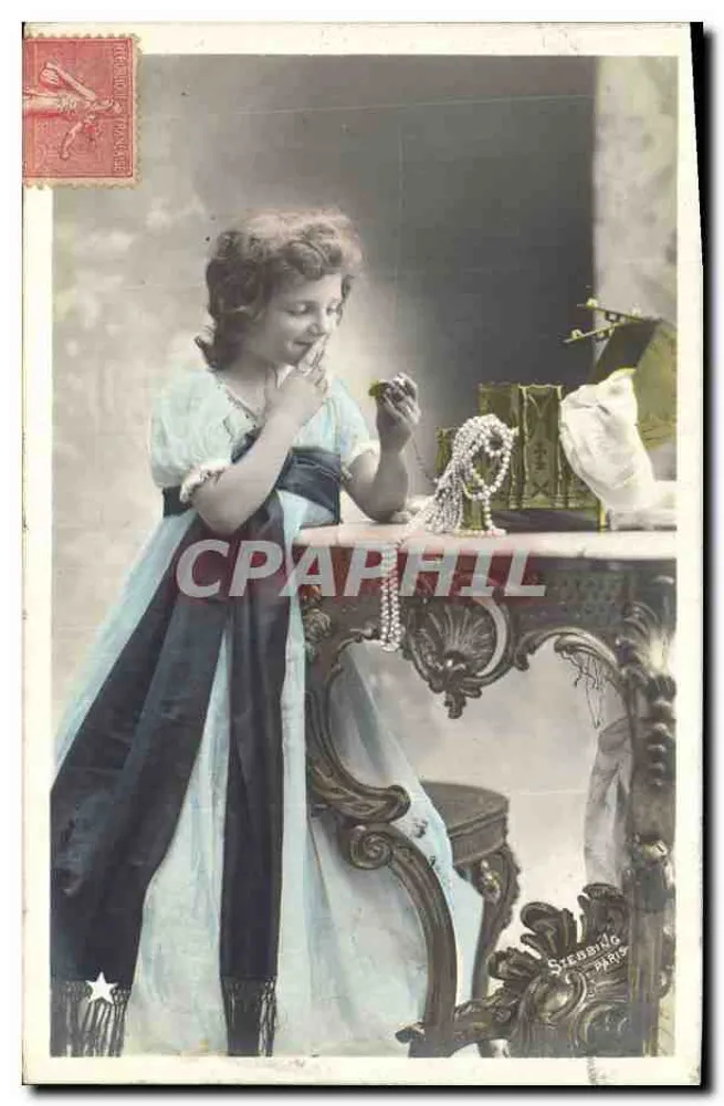 Menina brincando com pérolas — Sterbing Paris — n° 876 - Frente