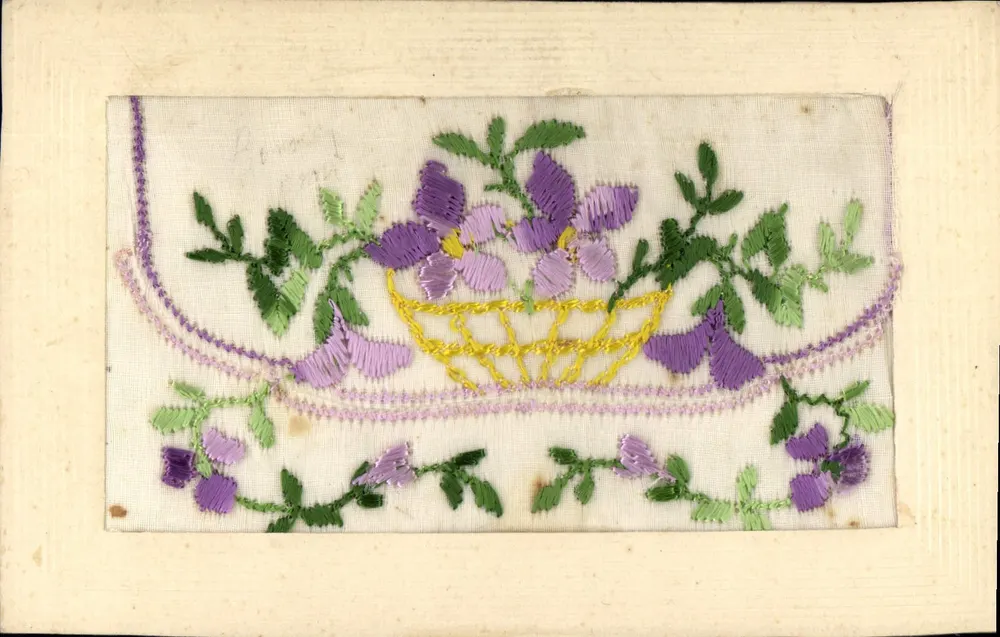 Bouquet de violetas em um cesto — motivo bordado - Frente
