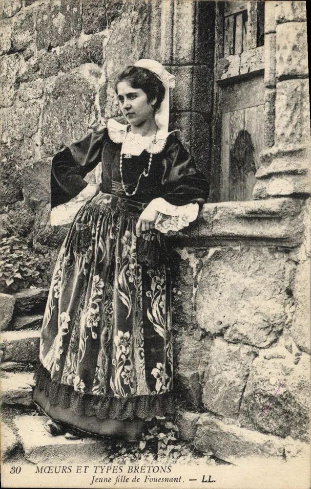 Junge Frau aus Fouesnant — LL. — Serie 30 Mœurs und Types Bretons - Vorderseite