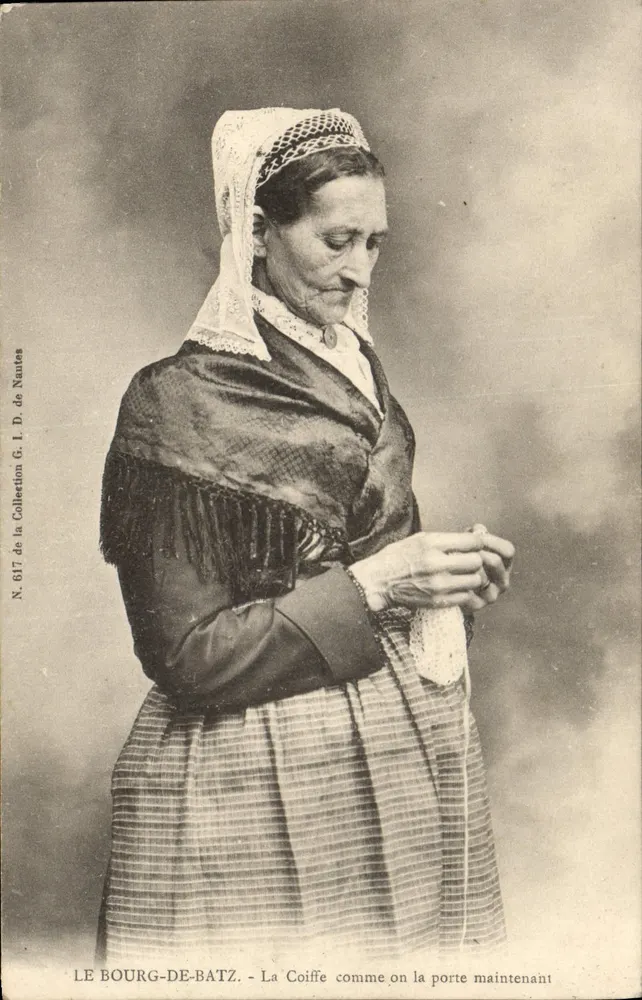LE BOURG-DE-BATZ — Die Coiffe wie sie jetzt getragen wird — Sammlung G. L. D. de Nantes, Nr. 817 - Vorderseite