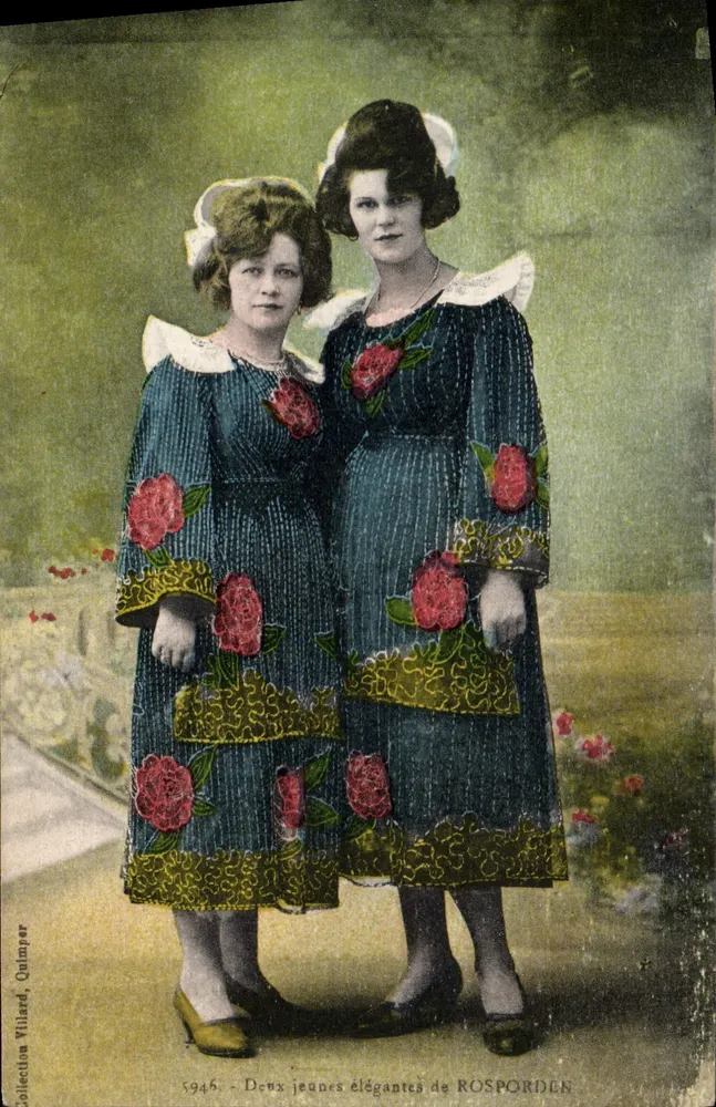 Zwei elegante junge Frauen aus ROSPOREN — Sammlung Villard, Quimper — n° 1945 - Vorderseite