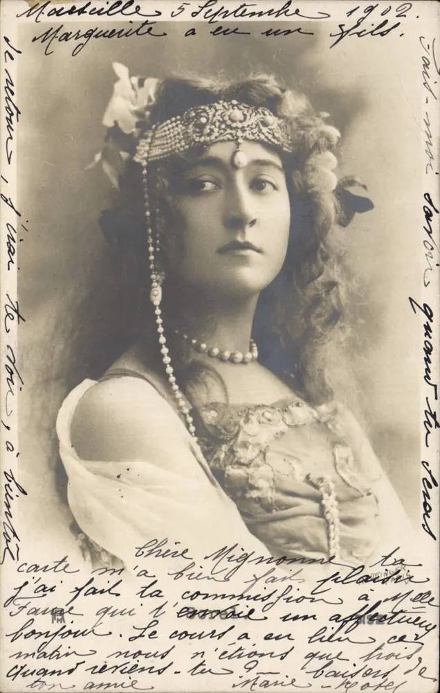 Marguerite em traje oriental — fotografia — Carta postal da Prefeitura da Loire - Frente