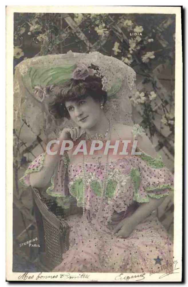 Lidia — Retrato de mulher em vestido rosa e chapéu florido — Stebbing Paris - Frente
