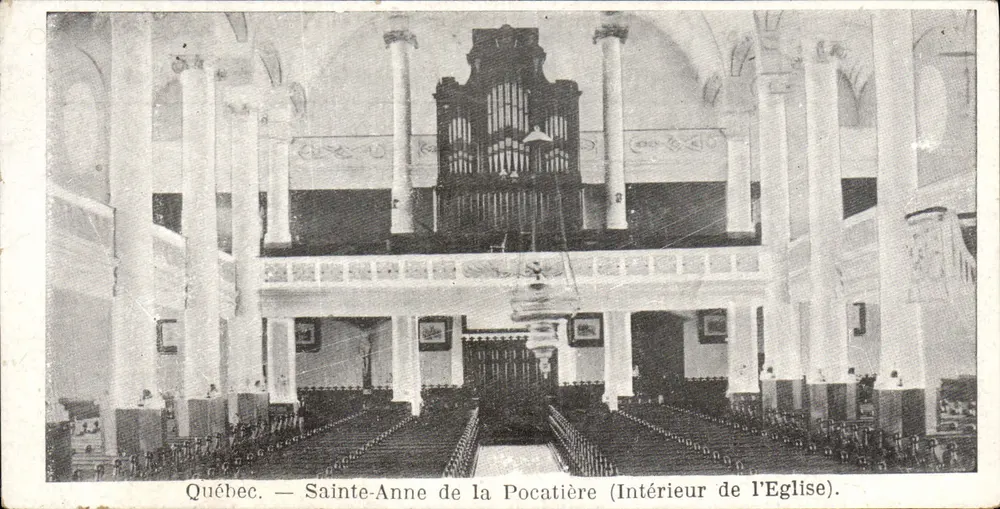 Québec — Sainte-Anne de la Pocatière (Innenansicht der Kirche) - Vorderseite