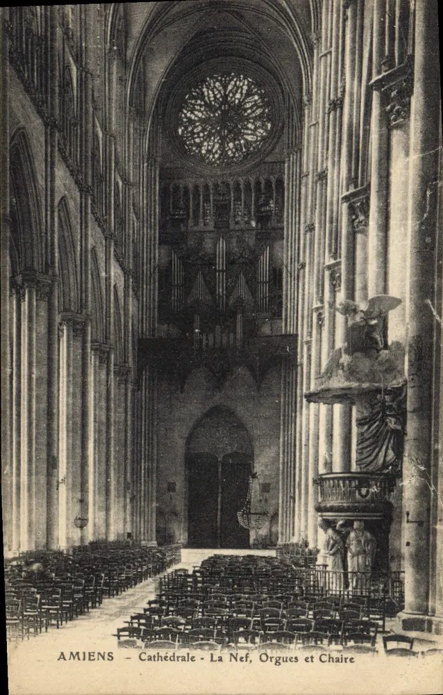 Amiens - Kathedrale - Die Kirchenschiff, Orgeln und Predigtstuhl - Vorderseite