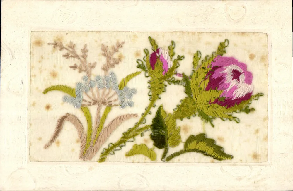 Flores bordadas — motivo floral — carta postal antiga - Frente
