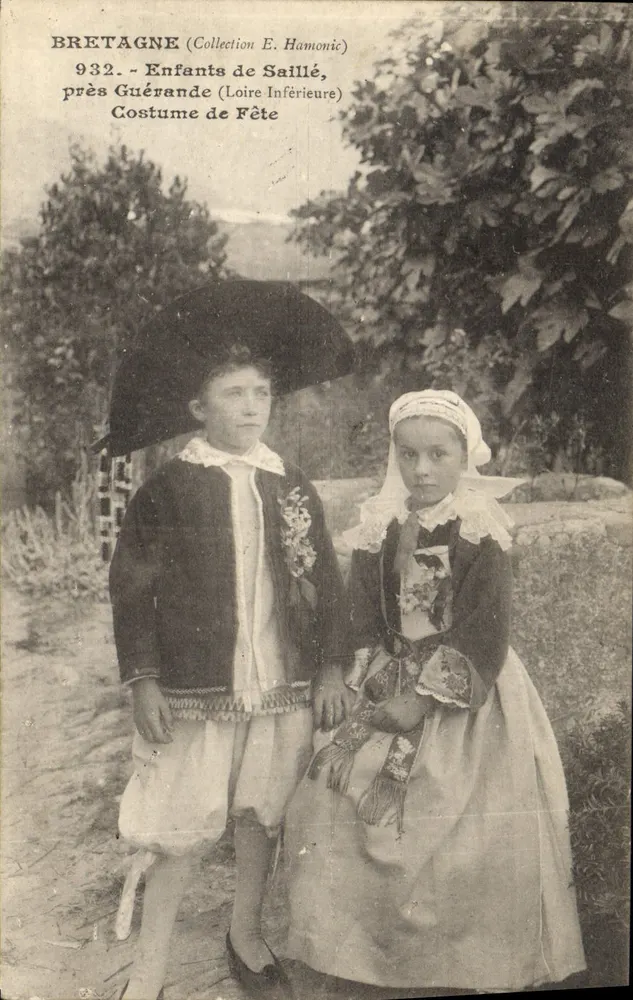 Bretagne — Kinder von Saillé, nahe Guérande (Loire-Inférieure) — Festkleidung — Sammlung E. Hamonic, n° 932 - Vorderseite