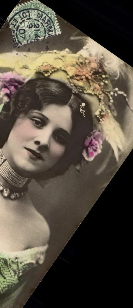 Jonge vrouw in elegante kleding — uitgever Oranotypie, n° 104 - Voorkant