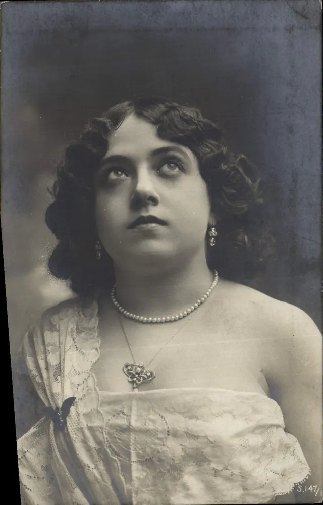 Retrato de uma mulher — editor S.147 — série S.147/1 - Frente